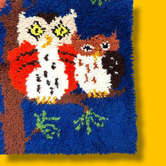 Large Vintage Handmade Owl Latch Hook Rug Wall Hanging Woodland 70s 29x20 - Picture 4 of 5